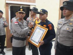 Kapolda Aceh Beri Penghargaan kepada Danyon Taruna Akpol dan Taruna Akpol atas Dedikasi Kemanusiaan di Aceh Tamiang
