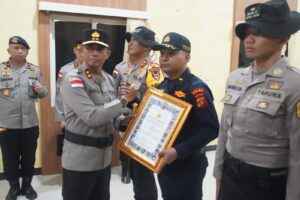Kapolda Aceh Beri Penghargaan kepada Danyon Taruna Akpol dan Taruna Akpol atas Dedikasi Kemanusiaan di Aceh Tamiang