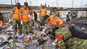 Hujan Tak Surutkan Semangat, Tiga Pilar Bersama Warga Jakarta Utara Gelar Karya Bhakti Bersih Lingkungan
