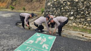 Polres Labusel Dukung Program Presiden Prabowo, Wujudkan Lingkungan Kerja Bersih dan Nyaman Dengan Kurve Bersama Setiap Hari