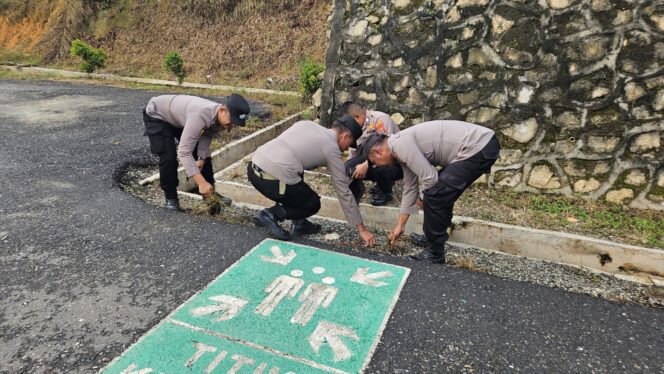 
					Polres Labusel Dukung Program Presiden Prabowo, Wujudkan Lingkungan Kerja Bersih dan Nyaman Dengan Kurve Bersama Setiap Hari