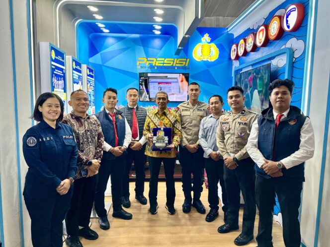 
					956 Pengunjung Padati Booth Polri, Raih Juara Terbaik 3 pada Pameran Kampung Hukum MA 2026