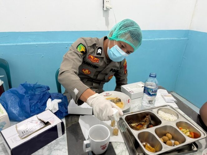 
					Cek Kesehatan dan Food Safety, SPPG Polres Labusel IV Pastikan 1.703 Porsi Makanan Bergizi Aman untuk Siswa