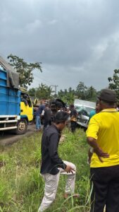 Diduga pengemudi truck dalam keadaan mabuk alkohol, mengakibatkan fatal adu banteng dengan pengemudi mobil MBG meninggal dunia