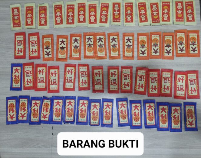 
					POLDA METRO JAYA MENGUNGKAP PEREDARAN NARKOTIKA SABU 476 GRAM, ETOMIDATE DAN HAPPY WATER DI CAKUNG