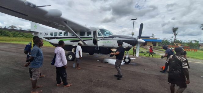 
					Olah TKP di Bandara Koroway Batu, Satgas Ops Damai Cartenz-2026 Amankan Barang Bukti Penembakan Pesawat