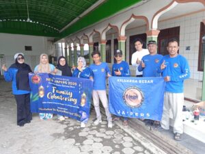 JA’PERS Gelar Aksi Bersih Masjid Al Muqorobin Perkuat Ukhuwah dan Gotong Royong