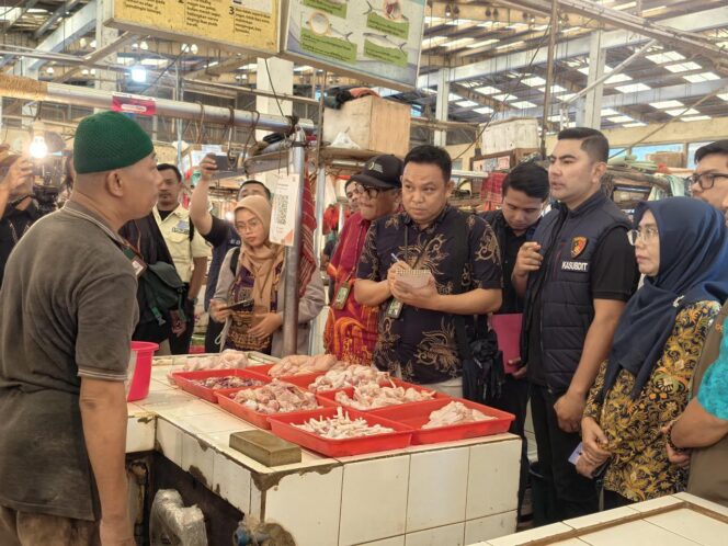 
					Antisipasi Lonjakan Jelang Hari Raya, Satgas SABER PMJ Awasi Harga dan Distribusi Bahan Pokok Di Pasar Koja