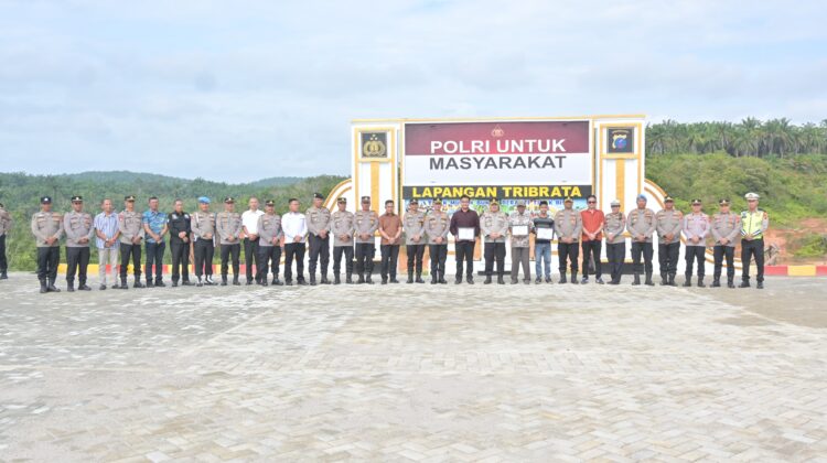 Kapolres Labusel Pimpin Apel Pagi dan Serahkan Piagam Pemenang Lomba Mural, Tekankan Pelayanan Humanis dan Integritas Personel
