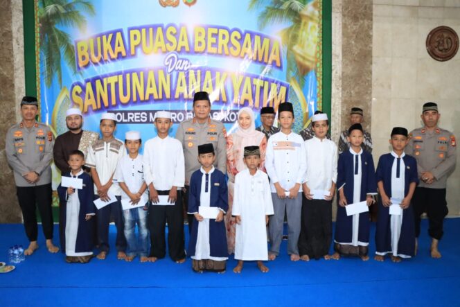 
					Buka Puasa Bersama dan ‘Commander Wish’, Kapolres Metro Bekasi Kota Ajak Personel Jaga Kamtibmas Ramadhan dengan Ikhlas