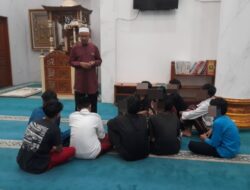 Warga dan Polisi Bersinergi Gagalkan Tawuran, Pembinaan Remaja Dilanjut Pesantren Kilat Di Masjid Polres Depok
