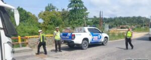 Sat Lantas Polres Labusel Tambal Jalan Berlubang di Jalinsum Kotapinang, Cegah Laka Lantas di Jembatan Titi Kembar Bedagai
