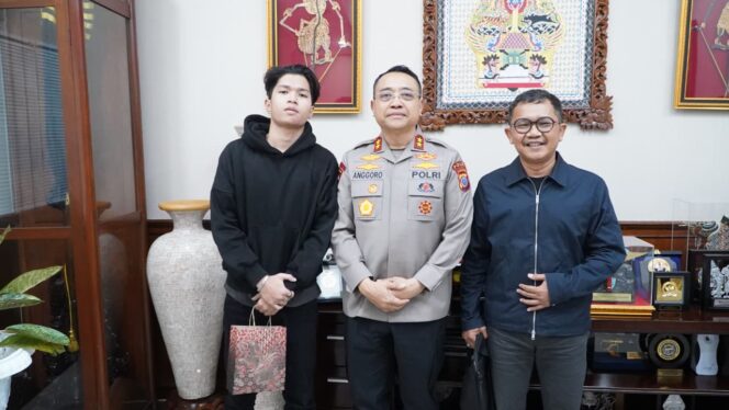 
					Aksi di Depan Mapolda DIY Telah Kondusif, 3 Mahasiswa Yang diamankan Diserahkan Ke Pihak Rektorat