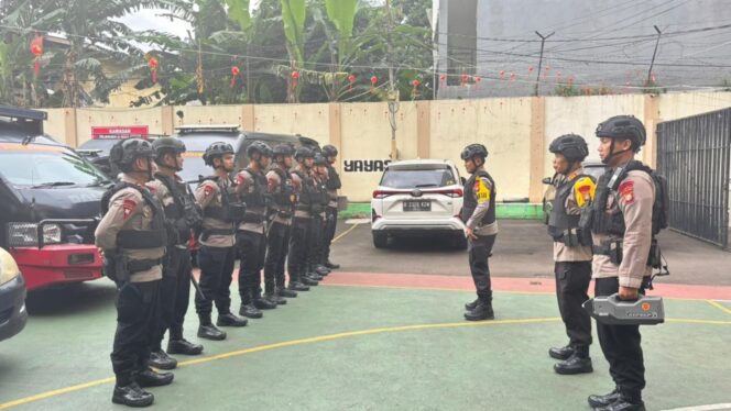 
					Respons Cepat Brimob Polda Metro Jaya Hadapi Ancaman Bom di SMA Jatinegara