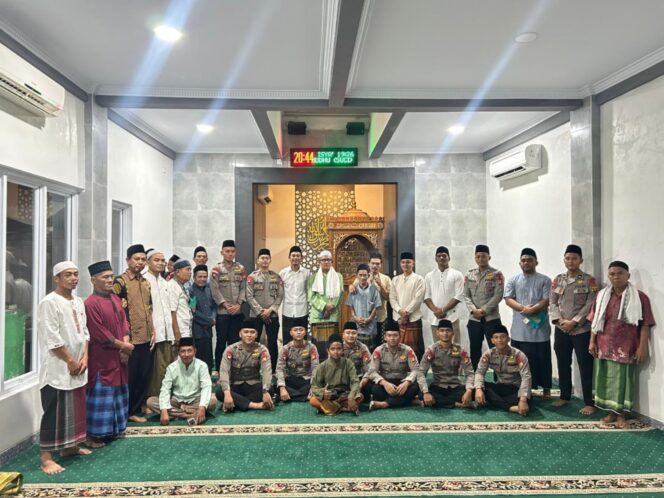 
					Pererat Silaturahmi Lewat Tarawih Keliling, Brimob PMJ Minta Warga Laporkan ke 110 Jika Ada Gangguan Kamtibmas