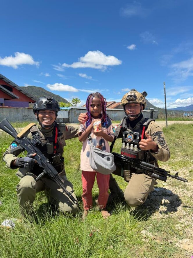 
					Patroli Dialogis di Paniai, Satgas Operasi Damai Cartenz 2026 Kedepankan Pendekatan Humanis
