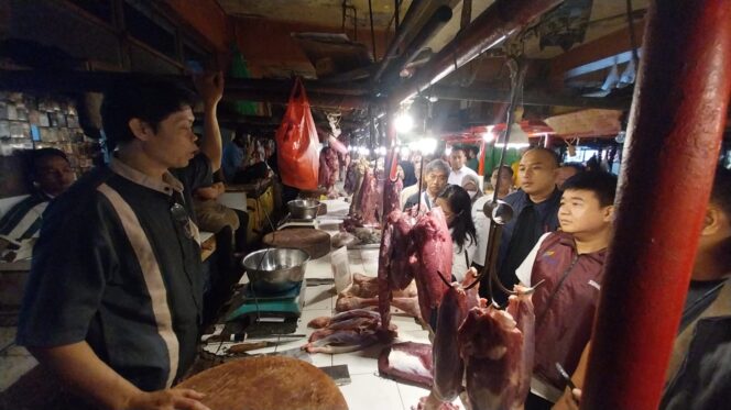 
					Satgas Saber Polda Metro Jaya Cek Harga dan Ketersediaan Bapokting di Pasar Jakarta Barat Jelang Idul Fitri