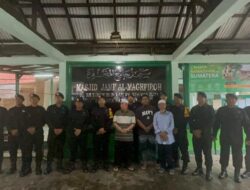 Gegana Brimob PMJ Bersihkan Masjid Al-Magfiroh di Slipi, Wujud Kepedulian Jaga Lingkungan