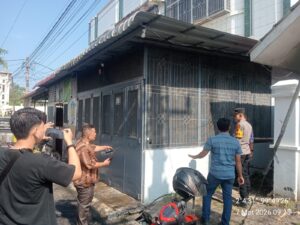 OTK Siram Rumah Warga Dengan Minyak Kotor di Labuhanbatu,Polisi Turun Tangan