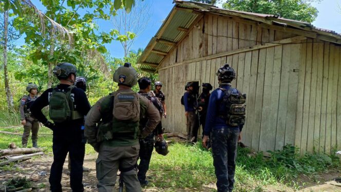 
					Komandan Kompi Kimbusa Kodap XVI Yahukimo Ditangkap, Satgas Damai Cartenz Tegaskan Komitmen Penegakan Hukum