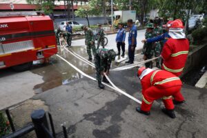 Siap Tangani Kebakaran, Kodim 0502/Jakarta Utara Gelar Pelatihan Pengoperasian Water Tank