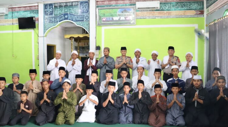 Kapolres Labuhanbatu Jalin Silaturahmi dengan Tuan Guru dan Khalifah di Persulukan Al-Barokah