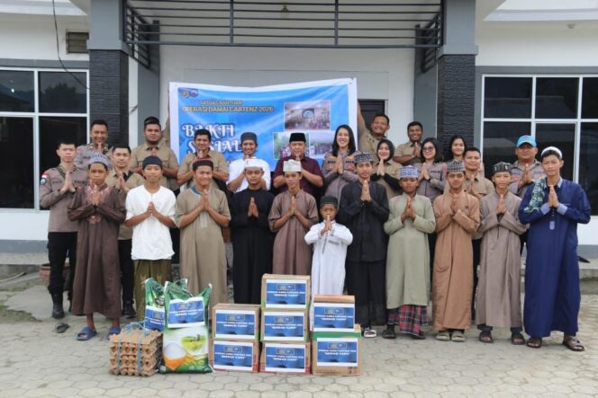 
					Satgas Ops Damai Cartenz Salurkan Bantuan Sosial, Hangatkan Hati Santri dan Anak Panti di Jayapura