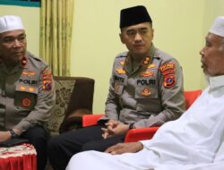 Kapolres Labuhanbatu Jenguk Tokoh Agama dan Pererat Silaturahmi di Aek Tapa