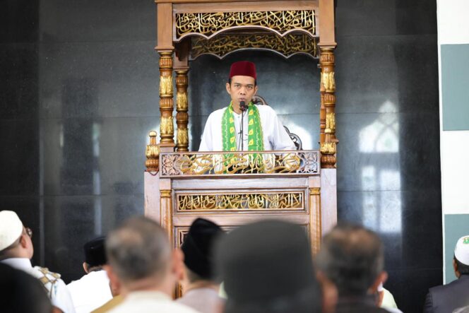 
					Ustaz Abdul Somad Jadi Khatib Jumat di Mapolda Sumsel, Ingatkan Tugas Polisi Adalah Amanah