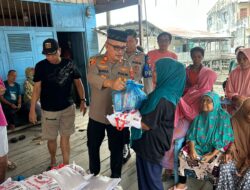 AKP Syamsul Bahri Dalimunthe, SH. MH, memimpin langsung kegiatan pemberian bantuan sembako