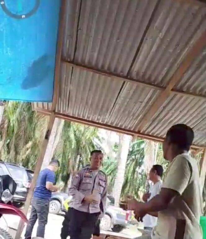 
					Lagi-Lagi Aktivitas Pemanenan Sawit di Lahan Eks HGU PT BSP Asahan, Kehadiran Personel Polsek Parapat Janji Tuai Pertanyaan Masyarakat