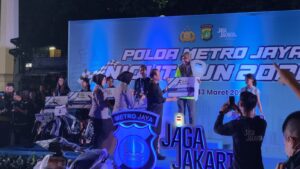 Meriah! Kapolda Metro Jaya Adakan Lomba Lari Malam di Kantor Polisi