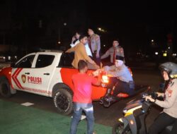Ramadhan Berkah, Ditpamobvit PMJ Bersama Masyarakat Pecinta Polri Turun ke Jalan Bagikan Sahur