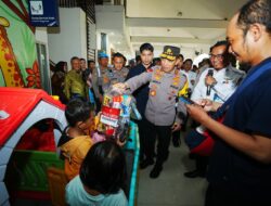 Tinjau Stasiun Surabaya Gubeng, Kapolri Instruksikan Beri Pelayanan Maksimal ke Pemudik