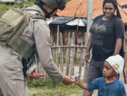 Patroli Humanis Ops Damai Cartenz Hadirkan Senyum dan Rasa Aman bagi Warga Sinak