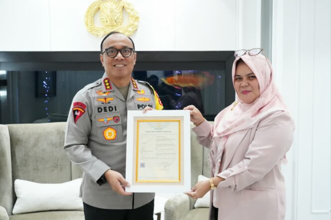 
					Menulis untuk Masa Depan: 39 dari 40 Buku Wakapolri Komjen Pol. Dedi Prasetyo Resmi Terdaftar HAKI