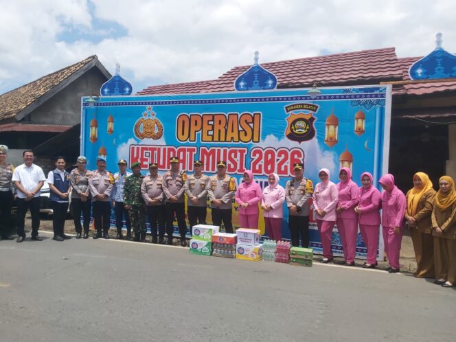 
					Kapolres Muara Enim Cek Pos Ketupat Musi di Simpang Meo dan Air Terjun Bedegung, Pastikan Pengamanan Libur Lebaran Maksimal