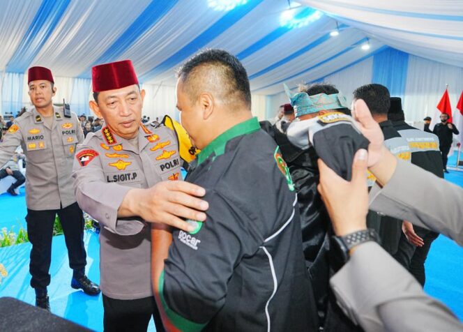 
					Pesan Kapolri di Safari Ramadhan Riau: Tingkatkan Silaturahmi hingga Jaga Persatuan