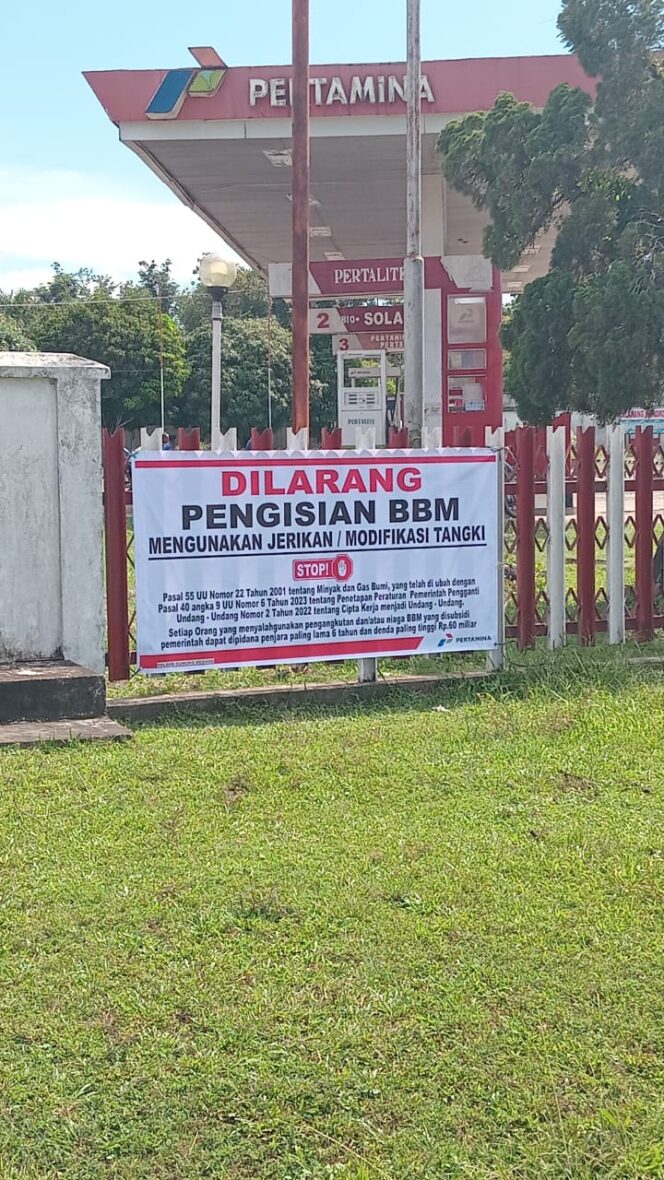 
					Polsek Gunung Megang Pasang Spanduk Himbauan Larangan Pengisian BBM Gunakan Jerigen dan Tangki Modifikasi