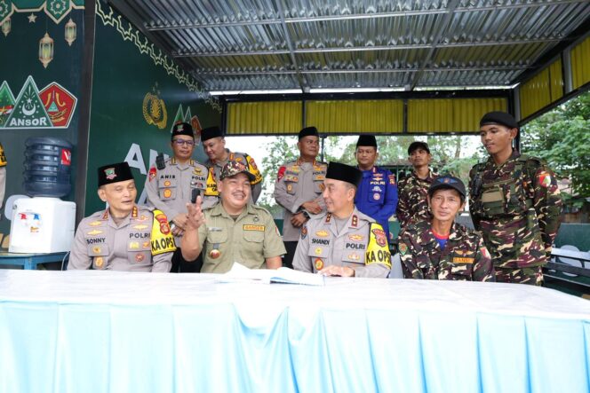 
					Lakukan Anev Konsolidasi Ops Ketupat Hari Ke-5, Kapolda Sumsel Pastikan Pos Pam Jadi Pusat Solusi Masyarakat