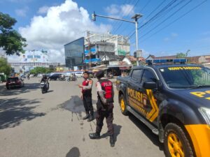 Personel Polres Muara Enim Intensifkan Pengamanan di Pasar dan Pusat Perbelanjaan H-2 Lebaran