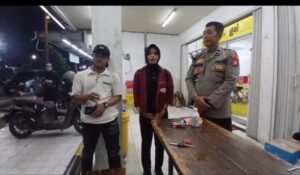Teriakan “Pak Polisi Tolong!” Pecah di Minimarket, HP yang Hilang di Dasbor Motor Akhirnya Kembali!