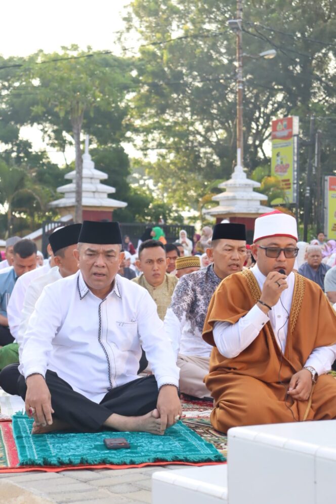 
					Hangatnya Kebersamaan, Polres Labuhanbatu Rayakan Idul Fitri Bersama Masyarakat
