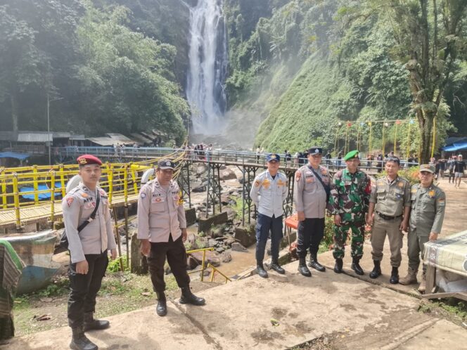 
					H+2 Idul Fitri, WisataAir Terjun Bedegung Ramai Diserbu Kendaraan Pribadi