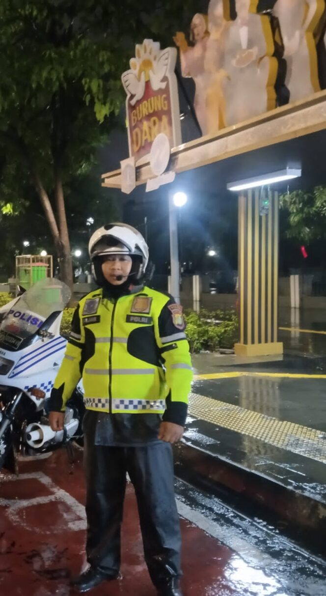 
					DEDIKASI HINGGA AKHIR, ANGGOTA DITLANTAS POLDA METRO JAYA GUGUR USAI TUGAS PENGAMANAN MUDIK