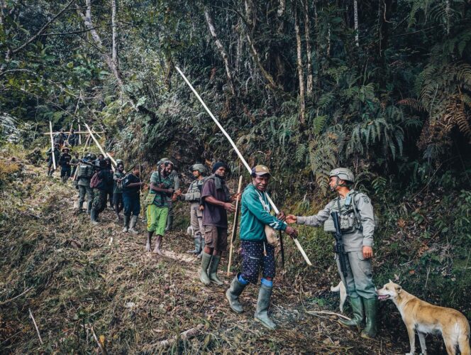 
					Tak Semua Bisa Pulang: Rindu yang Disimpan Demi Indonesia Tetap Tenang