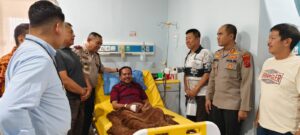 Kapolres Labuhanbatu Jenguk Ketua MUI yang Dirawat di RSU Rantauprapat