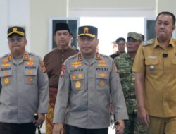 Dorong Ekonomi Pesisir, Kapolda Riau Bantu Nelayan Meranti dengan 20 Mesin Ketinting