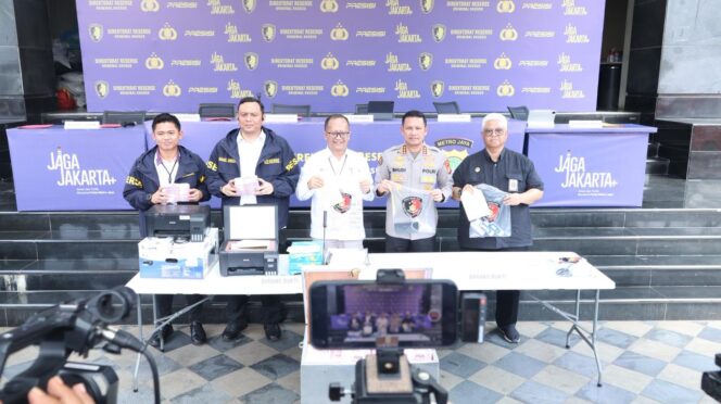 
					Polda Metro Jaya Bongkar Uang Palsu di Bogor, 12.191 Lembar Disita