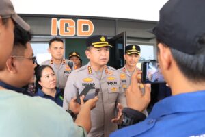 Kapolres Metro Bekasi Kota Jenguk 17 Korban Kebakaran Cimuning, Salurkan Tali Asih dan Dukungan Moril